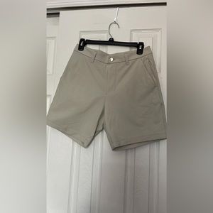 Lululemon commission short slim - size 28 - sandstone